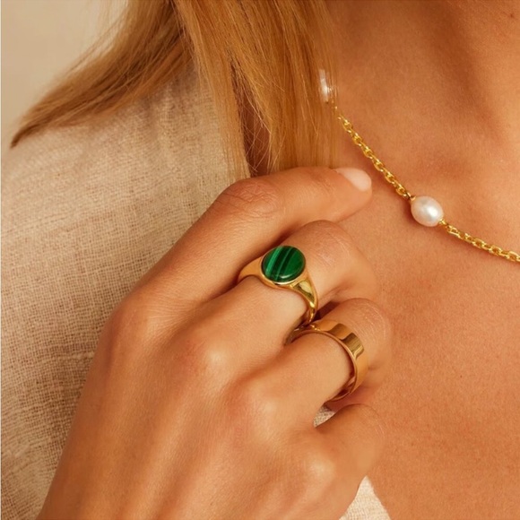 NWT Gorjana Lou Malachite Green and Gold Gemstone Ring in Size 6, 7, 8, and 9 - Picture 4 of 5